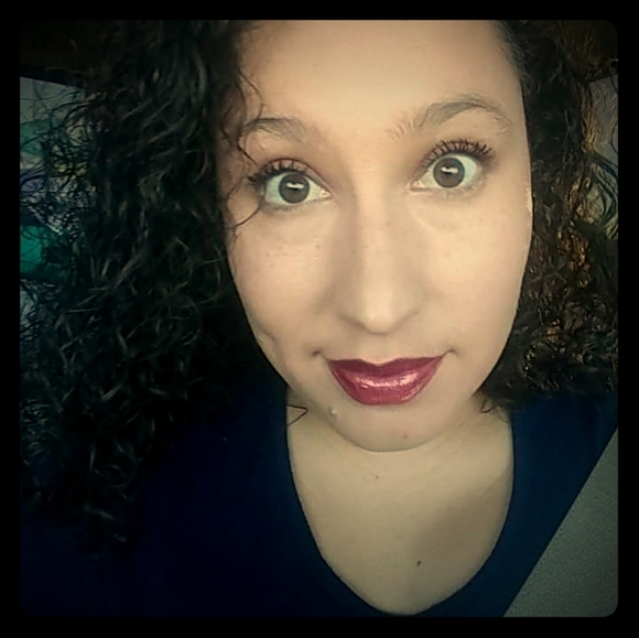 Meet your Posher, Sylvia - Picture 1 of 2